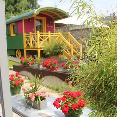 Romery  Roulotte La Dominique B&B 외부 사진