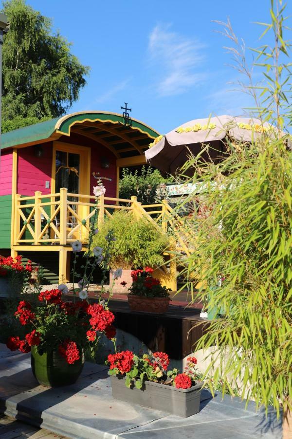 Romery  Roulotte La Dominique B&B 외부 사진