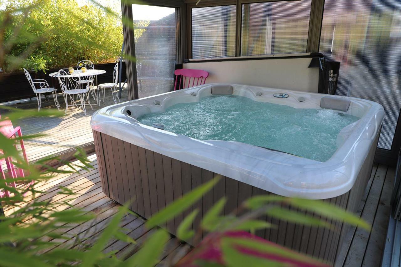 Romery  Roulotte La Dominique B&B 외부 사진